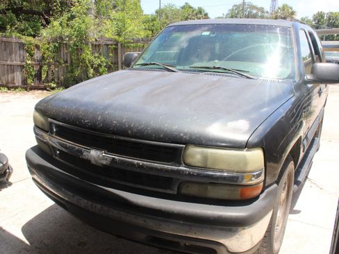 Used 2003 Chevrolet Tahoe LS RWD image 1