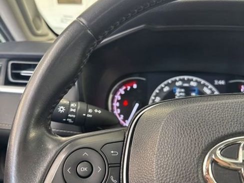 Used 2019 Toyota RAV4 Limited FWD image 6
