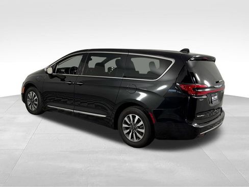 Used 2023 Chrysler Pacifica Limited FWD image 10