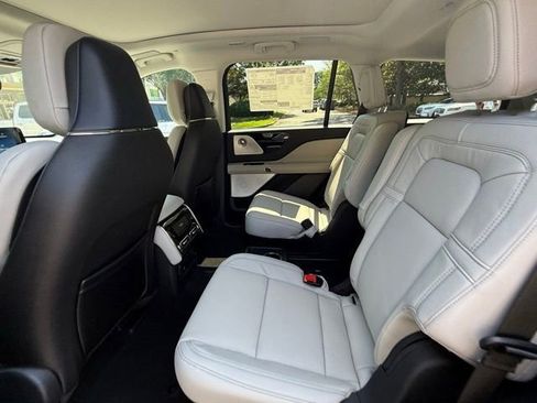 New 2025 Lincoln Aviator Reserve w/ Luxury Package image 14