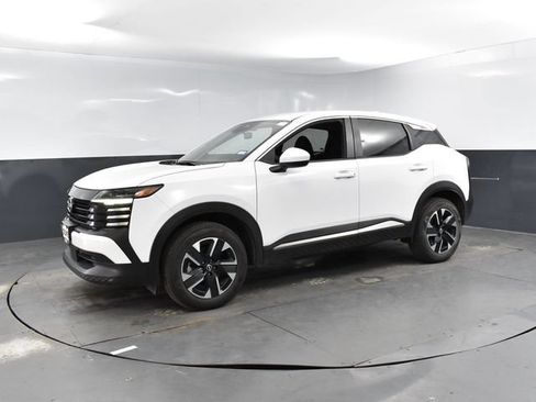 Used 2025 Nissan Kicks SV AWD/4WD image 7