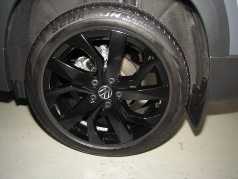 Used 2022 Volkswagen Taos SE image 25