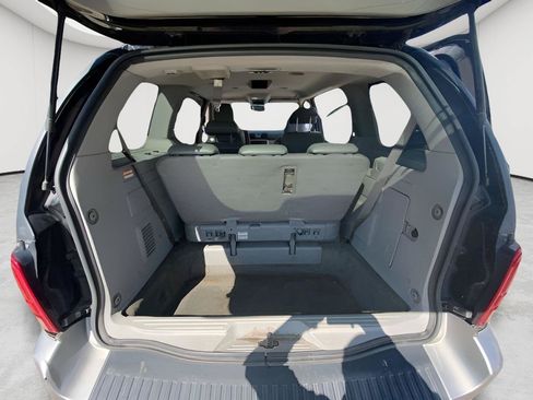 Used 2004 Ford Freestar Limited FWD image 5