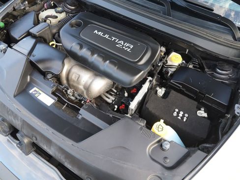 Used 2018 Jeep Cherokee Latitude Plus w/ Cold Weather Group image 16