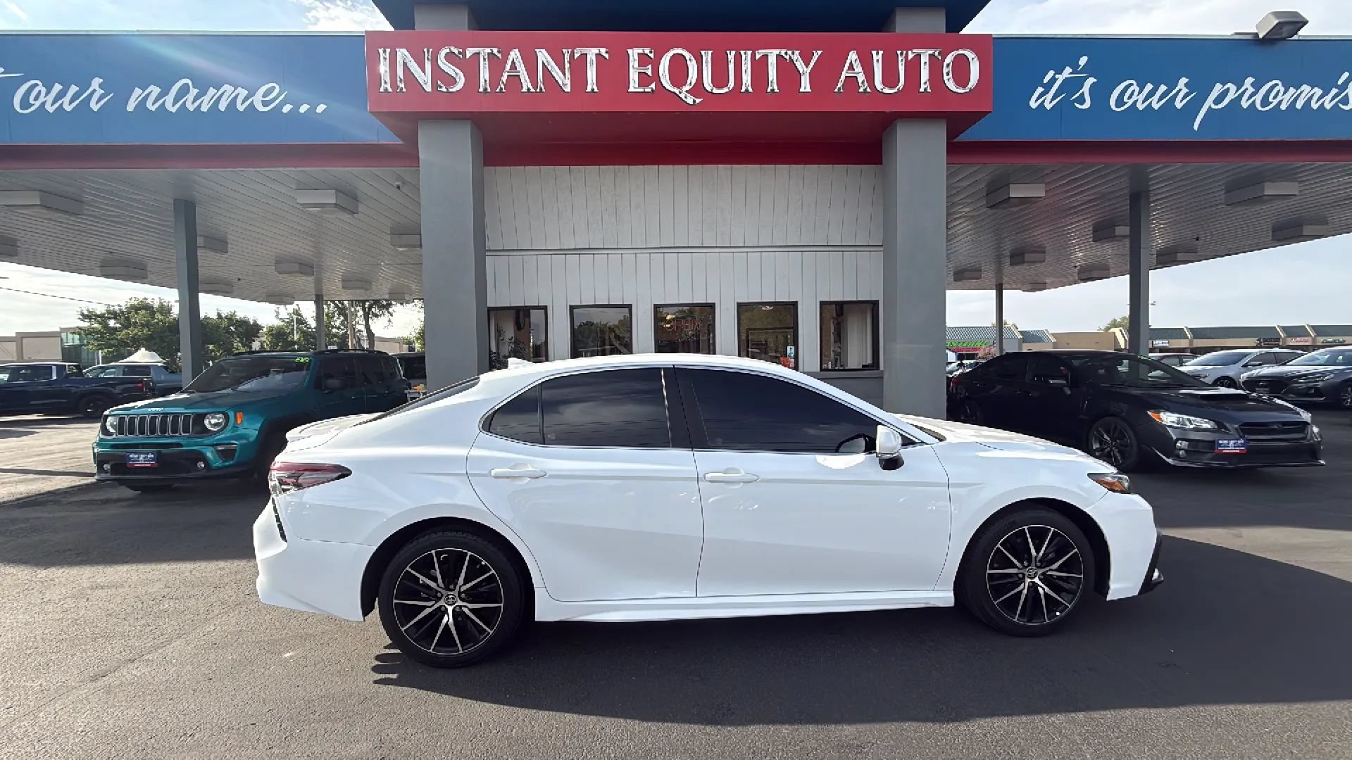 Used 2024 Toyota Camry SE FWD image 7