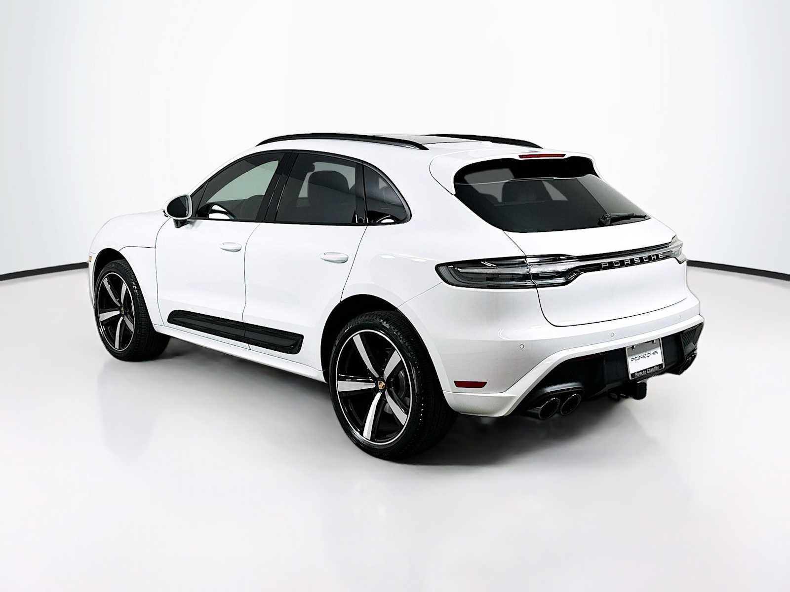 Certified 2026 Porsche Macan AWD/4WD image 3