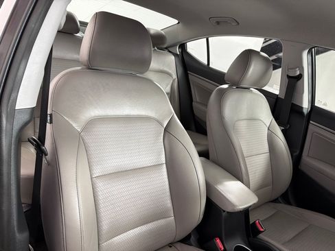Used 2017 Hyundai Elantra Limited FWD image 19