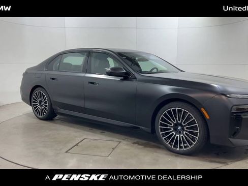 New 2026 BMW 750e xDrive w/ Executive Package image 2