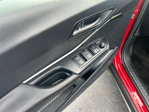 Used 2018 Toyota C-HR XLE FWD image 12