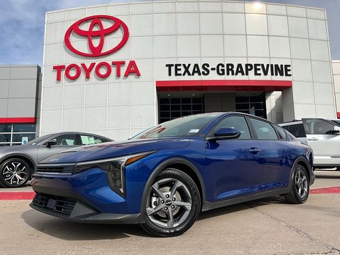 Used 2025 Kia K4 LXS image 2