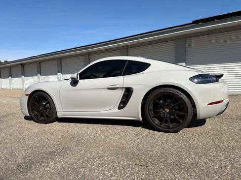 Used 2022 Porsche 718 Cayman image 3