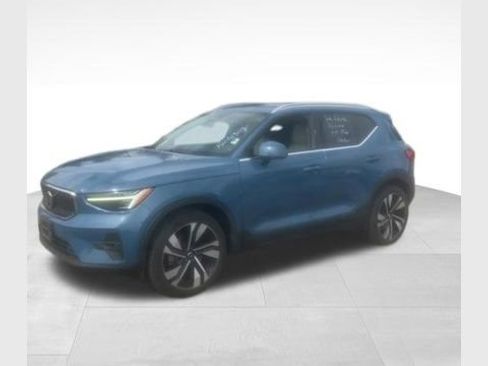 Used 2023 Volvo XC40 B5 Ultimate w/ Climate Package AWD/4WD image 1
