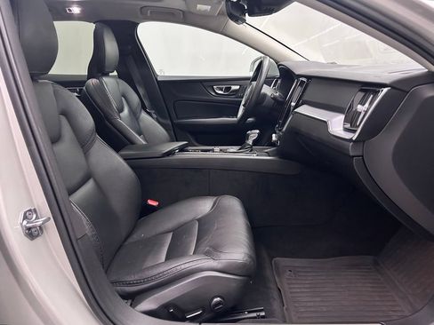 Used 2020 Volvo V60 T5 Cross Country AWD/4WD image 17