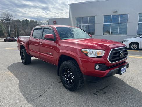 Used 2022 Toyota Tacoma SR5 image 3