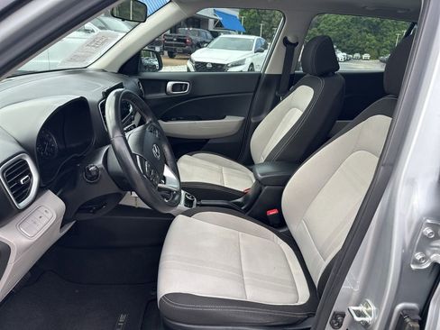 Used 2022 Hyundai Venue SEL FWD image 15