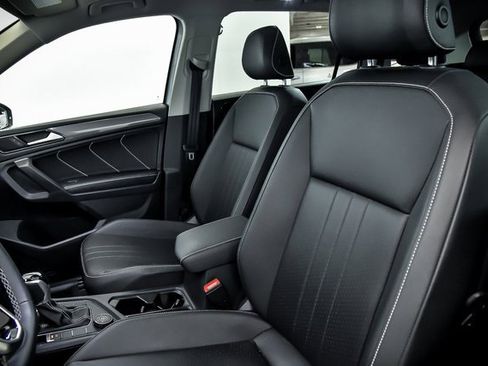 Certified 2024 Volkswagen Tiguan SE w/ Panoramic Sunroof Package image 13