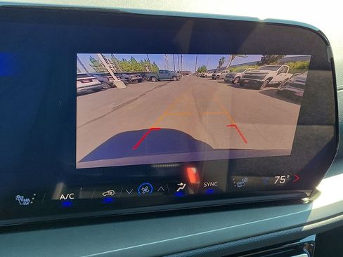 New 2026 Chevrolet Traverse LT image 8