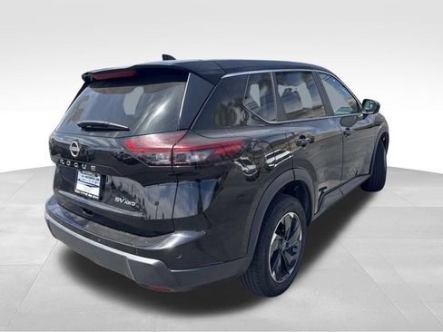 Used 2024 Nissan Rogue SV AWD/4WD image 3
