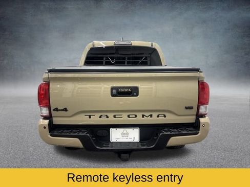 Used 2017 Toyota Tacoma TRD Off-Road image 5
