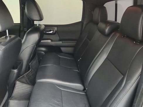 Used 2018 Toyota Tacoma TRD Sport image 20