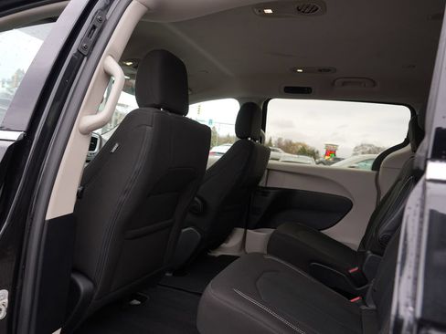 Used 2020 Chrysler Voyager LX FWD image 19