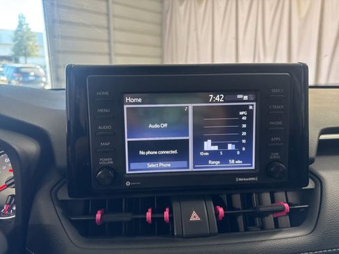 Used 2021 Toyota RAV4 LE AWD/4WD image 23