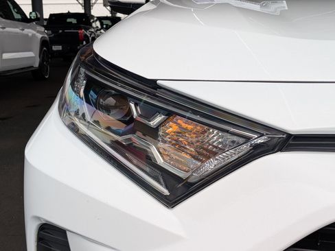 Used 2021 Toyota RAV4 XLE AWD/4WD image 6