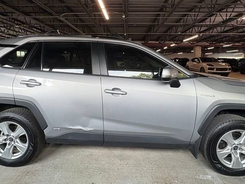 Used 2021 Toyota RAV4 XLE w/ Convenience Package AWD/4WD image 9