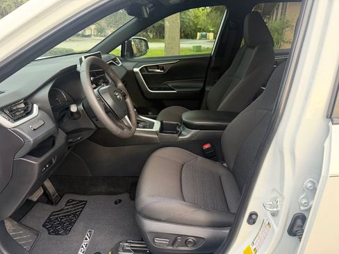 Used 2025 Toyota RAV4 SE AWD/4WD image 14