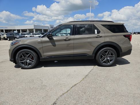New 2026 Ford Explorer ST-Line w/ ST-Line Street Pack RWD image 4