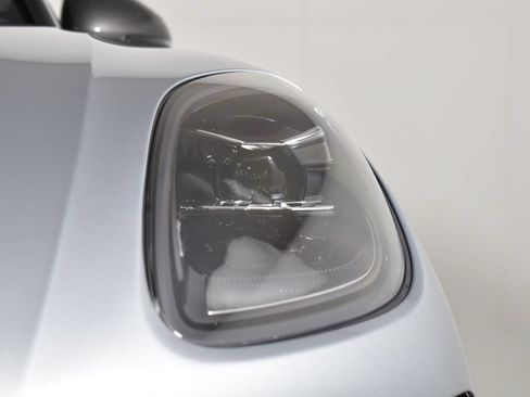 Used 2026 Porsche Macan AWD/4WD image 11