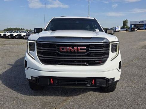 Used 2022 GMC Sierra 1500 AT4 AWD/4WD image 2