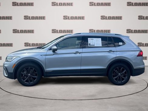 Used 2024 Volkswagen Tiguan SE w/ Panoramic Sunroof Package AWD/4WD image 2