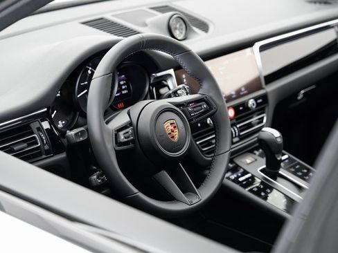 New 2025 Porsche Macan image 9