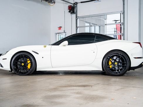 Used 2016 Ferrari California T image 8