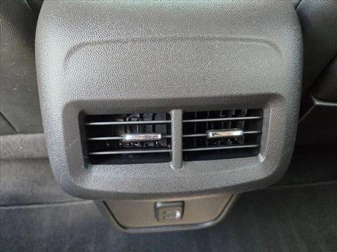 Used 2024 GMC Terrain SLT AWD/4WD image 17