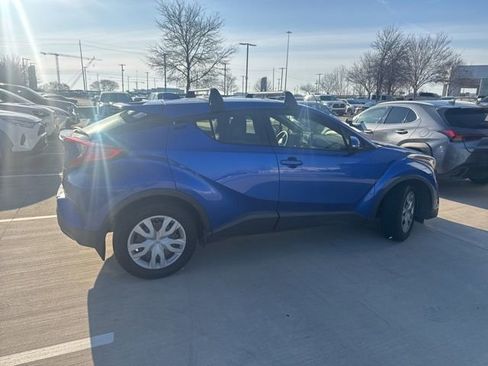Used 2019 Toyota C-HR LE image 3