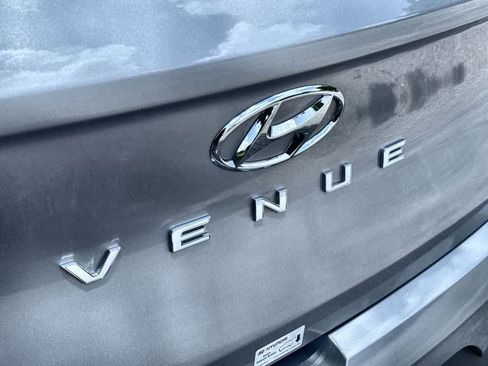 Used 2025 Hyundai Venue SEL FWD image 10