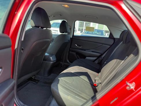 Used 2023 Hyundai Elantra SEL w/ Convenience Package FWD image 9