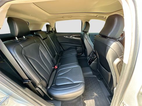 Used 2022 Lincoln Nautilus Reserve image 28