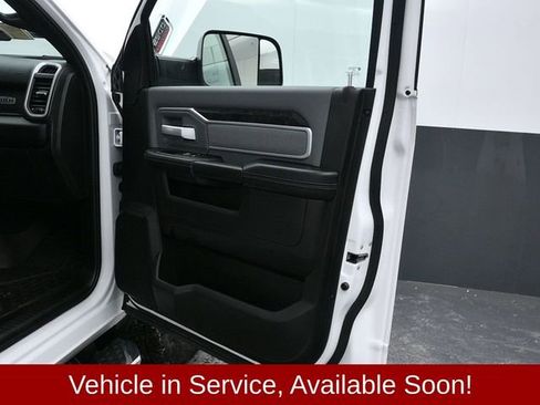 Used 2022 RAM 2500 Big Horn w/ Level 1 Equipment Group image 9