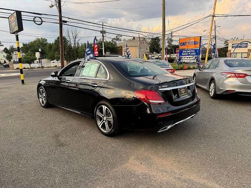 Used 2017 Mercedes-Benz E 300 4MATIC image 6