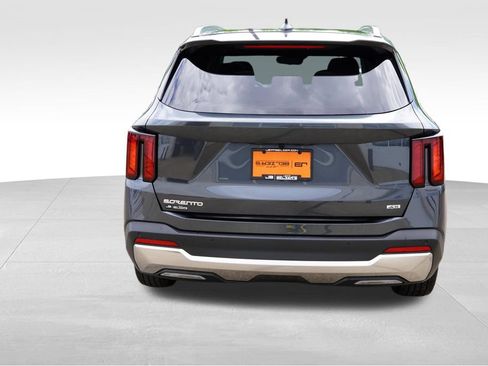 Certified 2024 Kia Sorento S w/ Panoramic Sunroof Package AWD/4WD image 6
