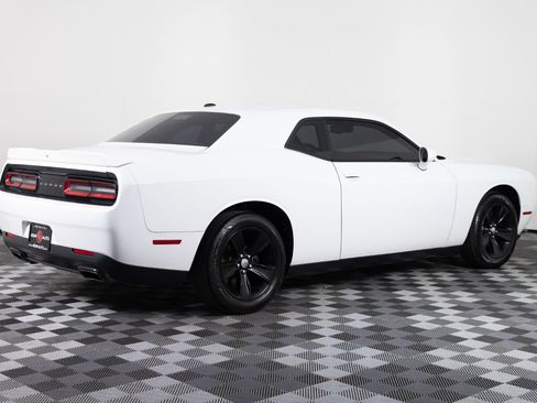 Used 2018 Dodge Challenger SXT RWD image 8