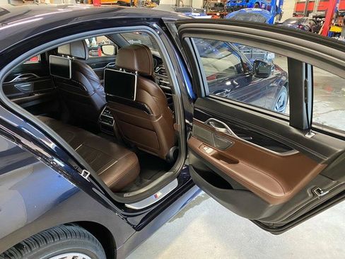 Used 2018 BMW 750i xDrive AWD/4WD image 19