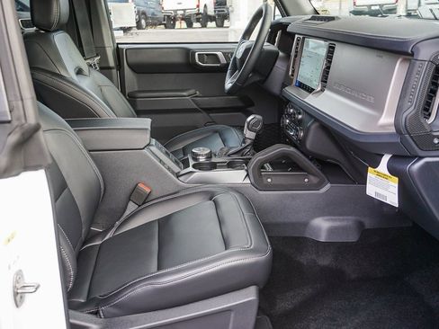 New 2026 Ford Bronco Outer Banks w/ Sasquatch Package image 12