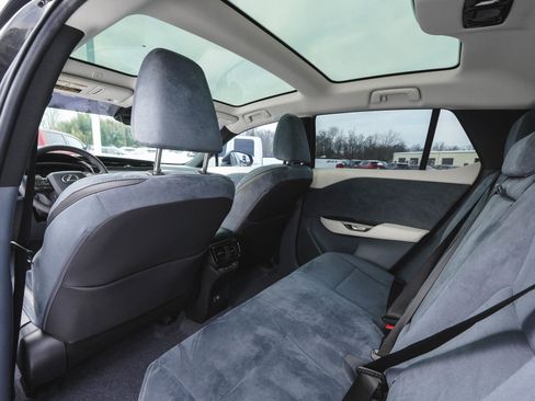 Used 2023 Lexus RZ 450e Premium image 31