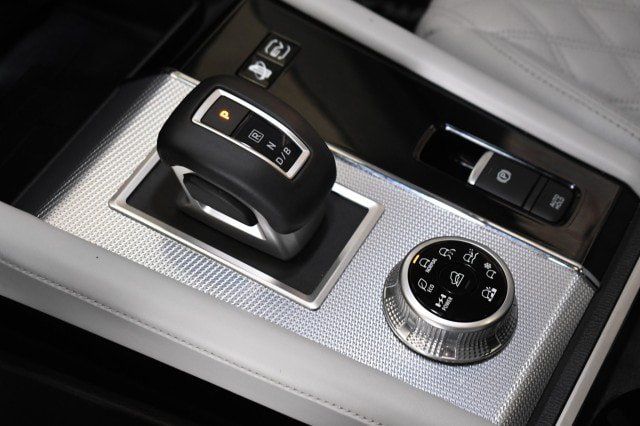 Used 2025 Mitsubishi Outlander SEL AWD/4WD image 34