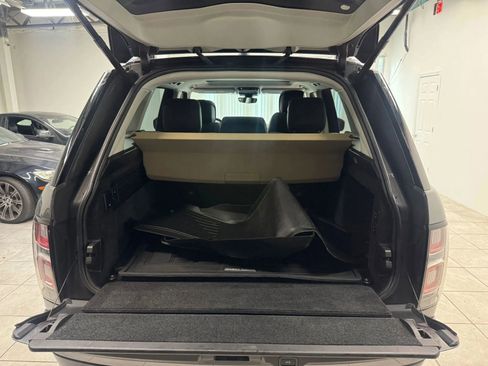 Used 2019 Land Rover Range Rover HSE image 18
