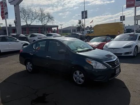 Used 2015 Nissan Versa SV image 2